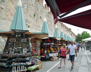 toeristische markt met 'meuk'