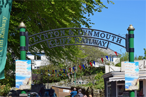DE ingang naar de Cliff Railway in Lynton