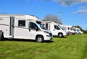 Alle camperneuzen wijzen dezelfde kant uit