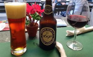 genieten van bier en wijn 