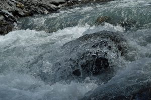 ruig kolkend water