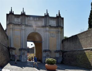Porta Adriana