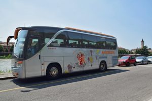 we gaan de bus in